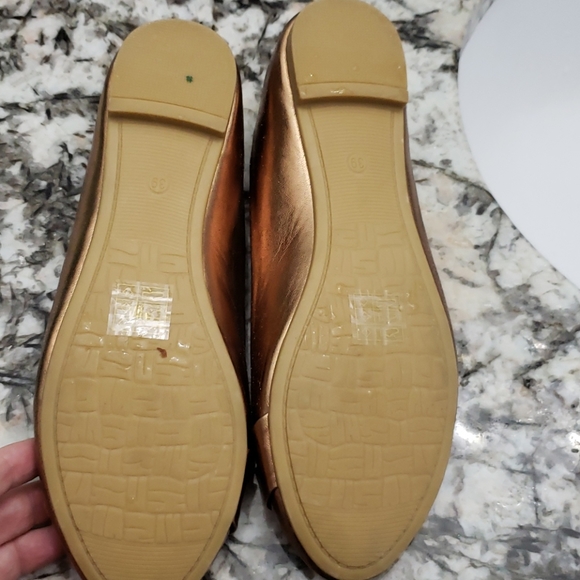 NWOT Bronze and Gold Flats - Picture 4 of 6